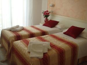 Uma cama ou camas num quarto em Hotel Arcade