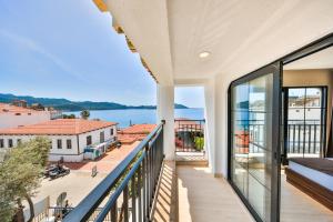 a balcony with a view of the water at Sardunya Otel ARKA BİNA in Kaş