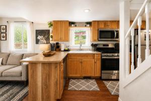 a kitchen with wooden cabinets and a counter top at Das Tree Haus by NW Comfy Cabins in Leavenworth