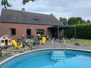 a swimming pool in front of a house at Maison avec piscine à Dinant in Sorinnes