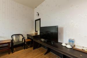TV a/nebo společenská místnost v ubytování Lishin Hotel