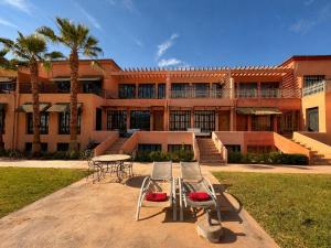 a building with a table and chairs in front of it at Elegant, quiet villa in Marrakesh
