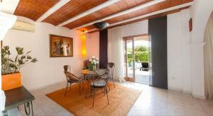 a living room with a table and chairs at La Vijanera in Sant Jordi