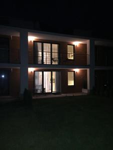 a building with a balcony at night at Bajkowa Plaża - Muszelka in Gdańsk