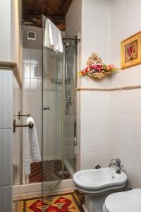 Een badkamer bij Dimora I Manichei