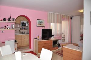 Televízia a/alebo spoločenská miestnosť v ubytovaní BM Apartments Split + 27 fotografií