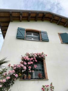 a building with a window with flowers on it at Casale Country Chic- Sabaudia in Borgo Isonzo