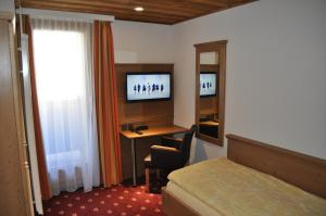 TV a/nebo společenská místnost v ubytování Hotel Central Résidence