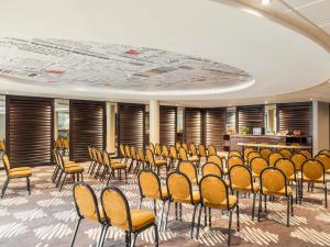 a room with a bunch of chairs and a table at ibis Troyes Centre in Troyes