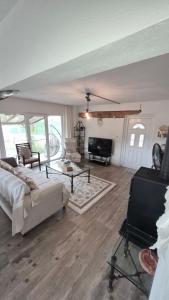 a large living room with a bed and a table at Assos Egedebirnefes Kır Evi in Ayvacık