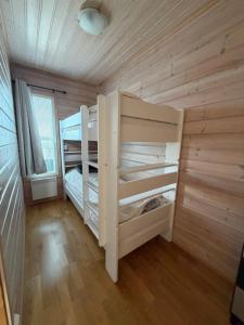a bedroom with two bunk beds in a cabin at Kilpis-Silent Apartment in Kilpisjärvi