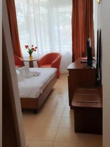 TV/trung tâm giải trí tại Hotel Sol +7 ảnh