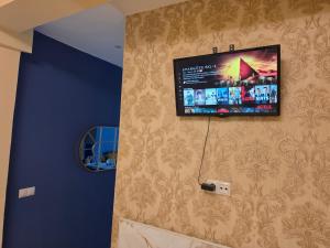 a flat screen tv hanging on a wall at Chinatown Luxury Apartment in Madrid