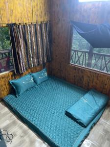 a small bed in a room with a window at Homestay Vườn Cam in Kon Von Kla