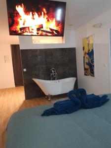 a room with a bath tub and aburning at Chambre Standing Ruffec avec Air Climatisé in Ruffec