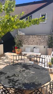 a table and chairs in front of a building at VILLA MOST Tisno in Tisno