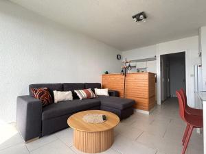 a living room with a couch and a table at Le Grand Large - T2 vue océan in Mimizan-Plage