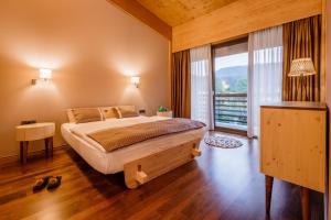 Een bed of bedden in een kamer bij Bohinj Eco Hotel