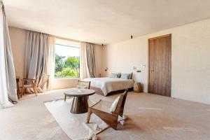 a bedroom with a bed and a table and a chair at Boucle d'Or in El Mtougui