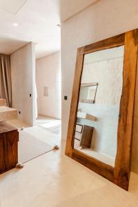 a large mirror in a room with a bathroom at Boucle d'Or in El Mtougui
