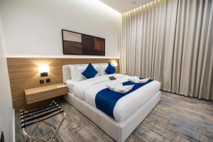 a hotel room with a large bed and a television at ارجان بارك طويق 3 in Riyadh