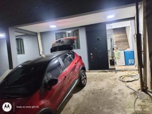 a car parked in front of a garage at Henri Karam in Brumadinho