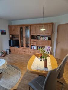 a living room with a yellow table and chairs at GRAHLS- Ferienapartement in Feldberg +6 photos