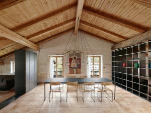 a dining room with a blue table and chairs at berge I Design-Quartiere in Aschau im Chiemgau