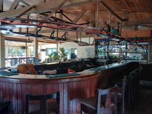 a bar in a restaurant with a wooden counter at Hotel Palm Rock Beach in San-Pédro