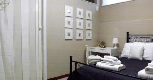 A bed or beds in a room at Domus Tua
