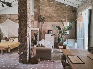 a living room with a couch and a table at Casa Barreres in Moncada