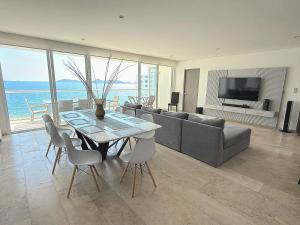 a living room with a table and a couch at Playa Acapulco Espectacular Apartment in Acapulco