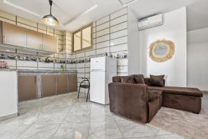 a living room with a couch and a kitchen at White Majorelle Azul in Tamraght Ouzdar