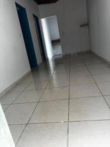 an empty room with a tile floor and a hallway at Maria imóveis in Trindade