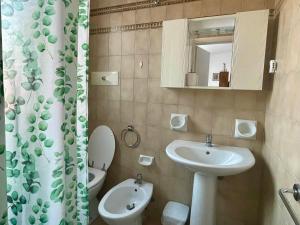 a bathroom with a sink and a toilet and a shower curtain at Casa Rosa in Porto Garibaldi +42 photos