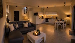 a living room with a couch and a table and a kitchen at Villa Luis in Dziwnów