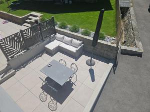 an overhead view of a patio with a table and a carriage at Studio Cime de l'Est in Vérossaz