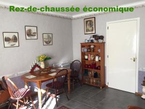 a dining room with a table and chairs at Brise Fraîche de la Montagne-Piscine et Jacuzzi-Appartement Cottage au rez-de-chaussée in Le Poujol-sur-Orb