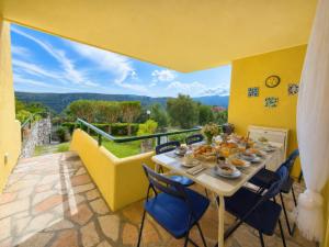 a dining room with a table and chairs on a balcony at Rivierarent Il Giardino Del Navigatore in Finale Ligure
