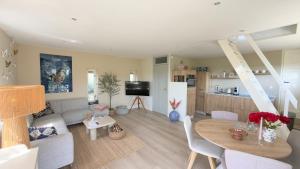 a living room with a table and a kitchen at Tulipa Near Beach & Dunes with Free Parking in Noordwijkerhout +62 photos