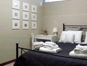 A bed or beds in a room at Domus Tua