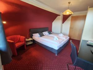 a hotel room with a bed and a chair at Hotel Kärntnerhof Velden - Zum Schankbaron in Velden am Wörthersee +88 photos