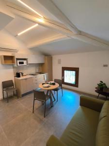 a living room with a couch and a table at Villa Ander in Colà di Lazise