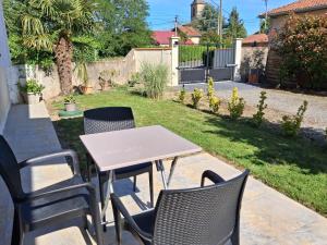 a table and chairs on a patio at maison de campagne in Bazillac +6 photos