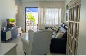 a living room with a couch and a television at Meloneras in Meloneras
