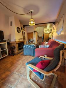 a living room with a red couch and a table at Entre Vistas in Zahara de la Sierra