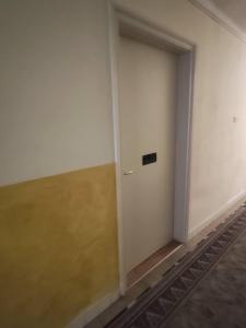 an empty room with a door in the wall at Erkel apartman in Harkány
