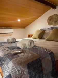 two beds with towels on top of them in a room at Casa bambu atins in Atins
