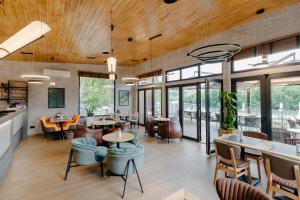 a restaurant with tables and chairs and windows at Espadrina Wellness & Spa in Ljubovija