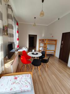 a room with a table and chairs and a bedroom at Torino in Zator